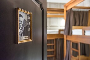 TsaTsa Hotel - Hostel