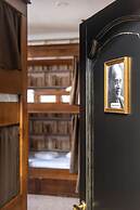 TsaTsa Hotel - Hostel