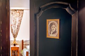 TsaTsa Hotel - Hostel