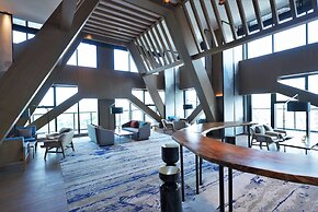 Wyndham Grand Yangon Hotel