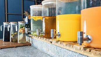 THE LIVELY FUKUOKA HAKATA