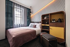 THE LIVELY FUKUOKA HAKATA