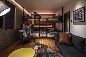 THE LIVELY FUKUOKA HAKATA