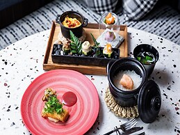 THE LIVELY FUKUOKA HAKATA