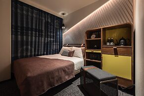 THE LIVELY FUKUOKA HAKATA