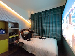 THE LIVELY FUKUOKA HAKATA