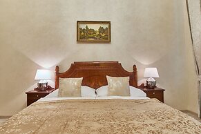 Presidential Apartment In The  Old Town Square