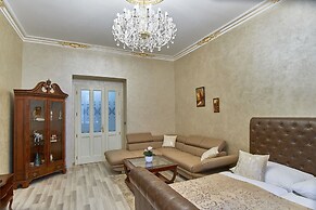 Presidential Apartment In The  Old Town Square