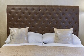 Presidential Apartment In The  Old Town Square