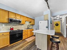 Inner Circle 3 1 Bedroom Condo by RedAwning