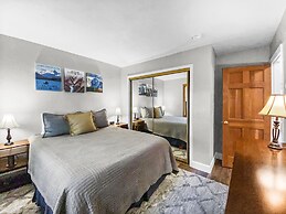 Inner Circle 3 1 Bedroom Condo by RedAwning