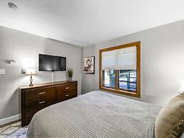 Inner Circle 3 1 Bedroom Condo by RedAwning