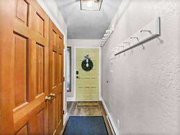 Inner Circle 3 1 Bedroom Condo by RedAwning