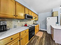 Inner Circle 3 1 Bedroom Condo by RedAwning