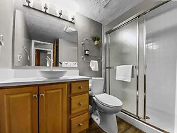 Inner Circle 3 1 Bedroom Condo by RedAwning