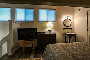 Sunshine Village 104 Beautiful, Convenient, and Close to it all by Red