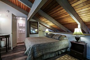 Sunshine Village 104 Beautiful, Convenient, and Close to it all by Red