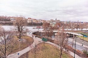 Exclusive Riverside Apartment In Heart Of Prague