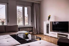 Exclusive Riverside Apartment In Heart Of Prague