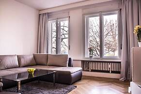 Exclusive Riverside Apartment In Heart Of Prague