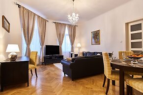 Old Town Square Royal Apartment