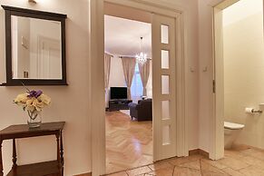 Old Town Square Royal Apartment