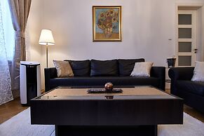 Old Town Square Royal Apartment
