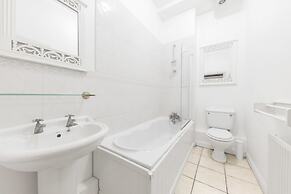 Spacious Apartment in Trendy Islington