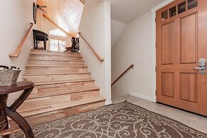 Mammoth Gateway Village # 8