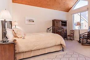 Mammoth Gateway Village # 8