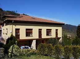 Casa de Aldea El Regueru