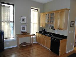 Bucktown, Urban Luxury and Convenience, Near L Train Stop at Western