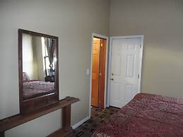 Bucktown, Urban Luxury and Convenience, Near L Train Stop at Western