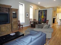 Bucktown, Urban Luxury and Convenience, Near L Train Stop at Western