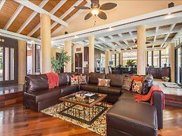 Rate Elegant Home With hot tub and Pool on Makai Golf Course