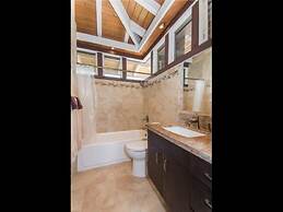 Rate Elegant Home With hot tub and Pool on Makai Golf Course