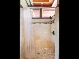 Rate Elegant Home With hot tub and Pool on Makai Golf Course