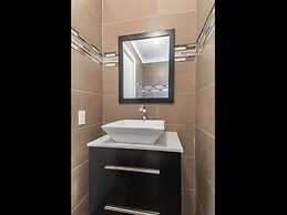 Rate Elegant Home With hot tub and Pool on Makai Golf Course