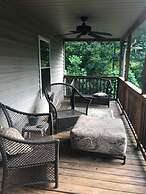 Comfortable Mountain Home near Everything yet Private