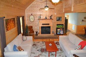 Comfortable Mountain Home near Everything yet Private