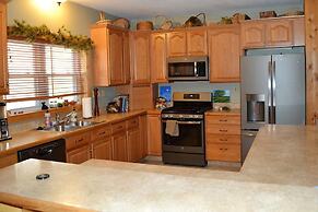 Comfortable Mountain Home near Everything yet Private