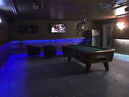 Family Friendly Lake House Located at Mid-west arm of Lake Fork