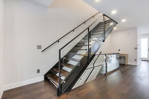 New Luxury Townhome 27