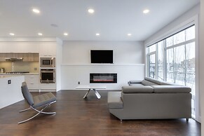 New Luxury Townhome 27