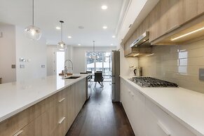 New Luxury Townhome 27