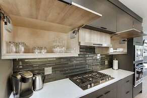 New Luxury Townhome 29