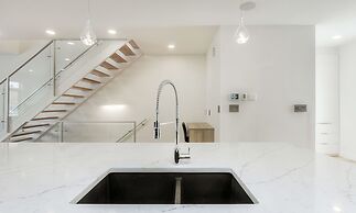 New Luxury Townhome 29