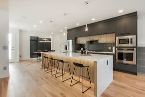 New Luxury Townhome 29