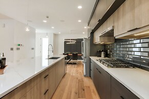 New Luxury Townhome 29