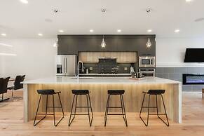 New Luxury Townhome 29